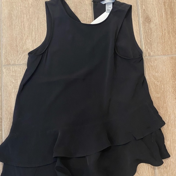 Ruffle bottom black top NWT - Picture 2 of 2